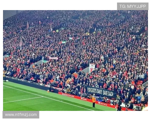 毕包球迷悬挂横幅表达声援巴勒斯坦决心我们将永远与你们同在 毕包球迷悬挂横幅表达声援巴勒斯坦决心我们将永远与你们同在