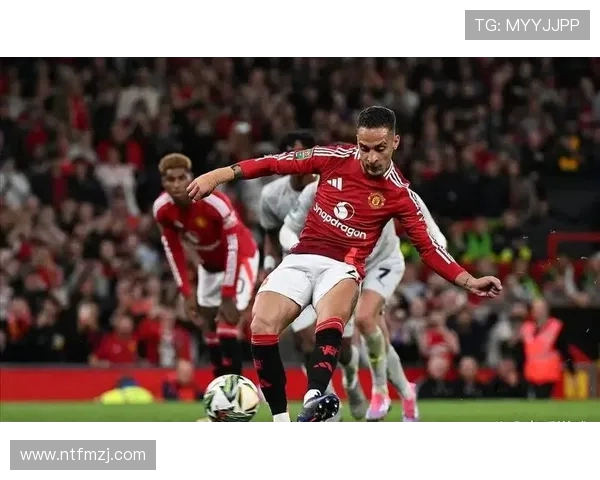 曼联多名队友质疑安东尼能力与对食堂员工态度引发争议 曼联多名队友质疑安东尼能力与对食堂员工态度引发争议