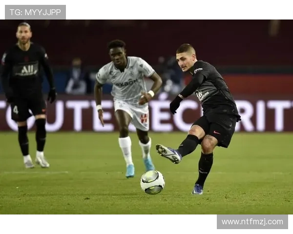 拉莫斯与老友纳瓦斯重逢亲切合影畅叙旧情再现兄弟深情 拉莫斯与老友纳瓦斯重逢亲切合影畅叙旧情再现兄弟深情