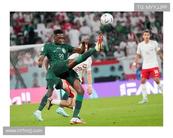 马赫雷斯携手知名说唱歌手亮相共同演绎阿尔及利亚国家队全新战袍