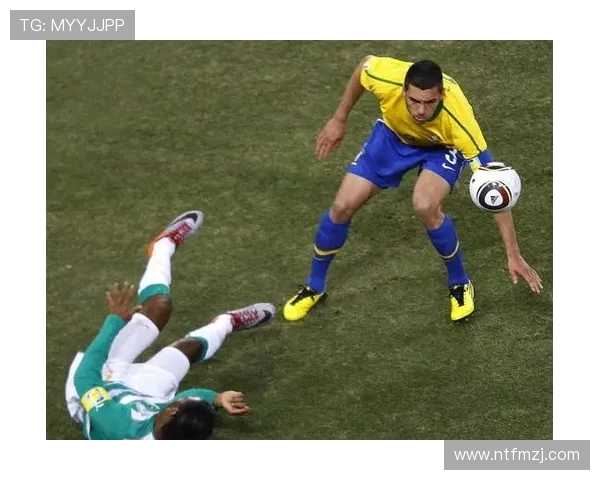 卢西奥代表拜仁与德甲出席布卢梅瑙啤酒节活动庆典 卢西奥代表拜仁与德甲出席布卢梅瑙啤酒节活动庆典